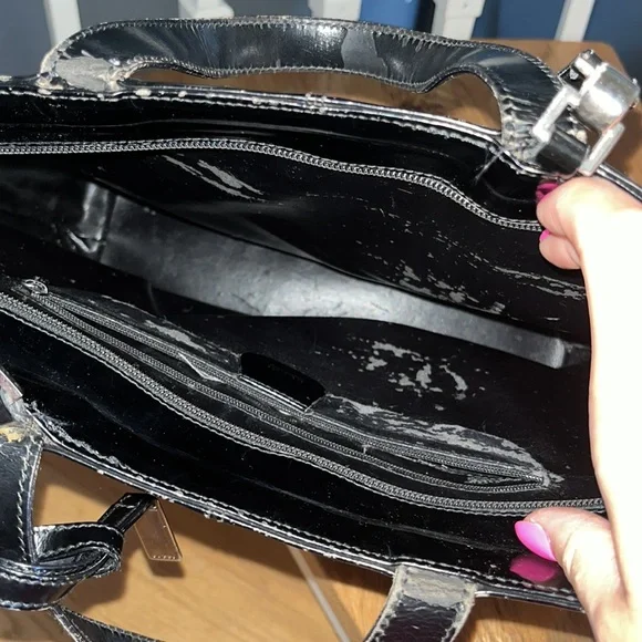 Well loved black patent leather Gucci bag. - Picture 4 of 8